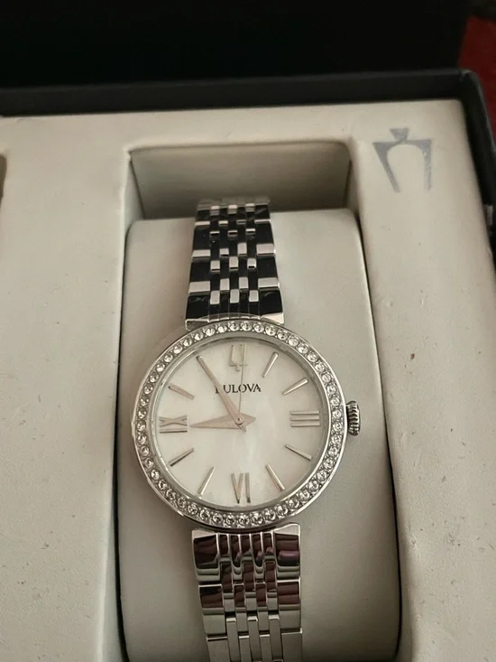 Beautiful Bulova Gift Set - Picture 4 of 11